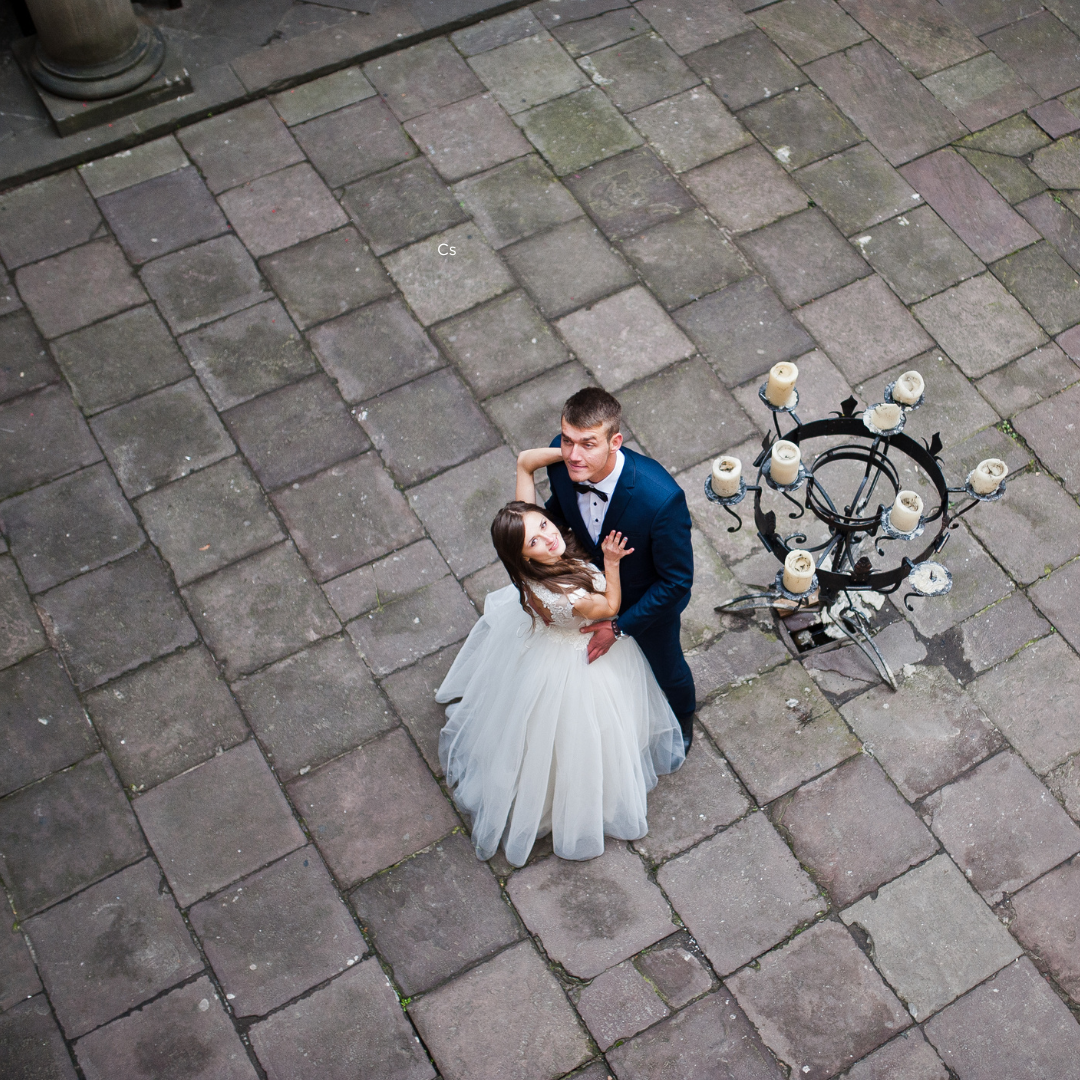 image représentant une image prise par un drone à un mariage