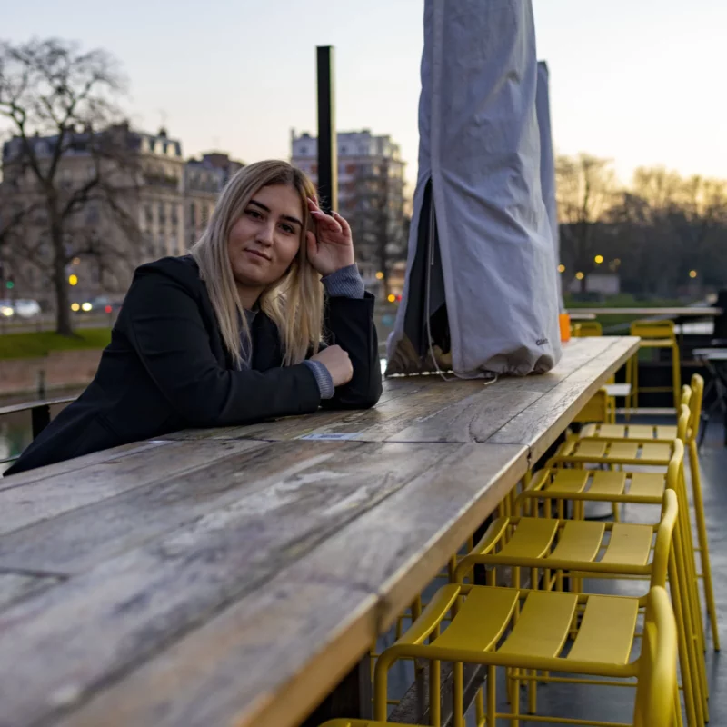 Image représentant le portrait de Cassandre pris par un photographe professionnel sur Lille